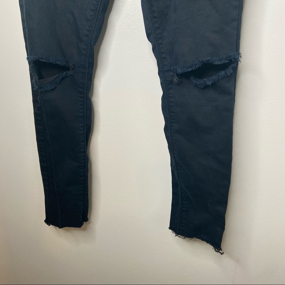 Bullhead | Black Distressed Skinny Jeans 5 - Picture 4 of 6